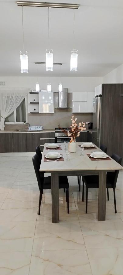Large And Modern Apartment In The Centre Of Malta Mosta Esterno foto