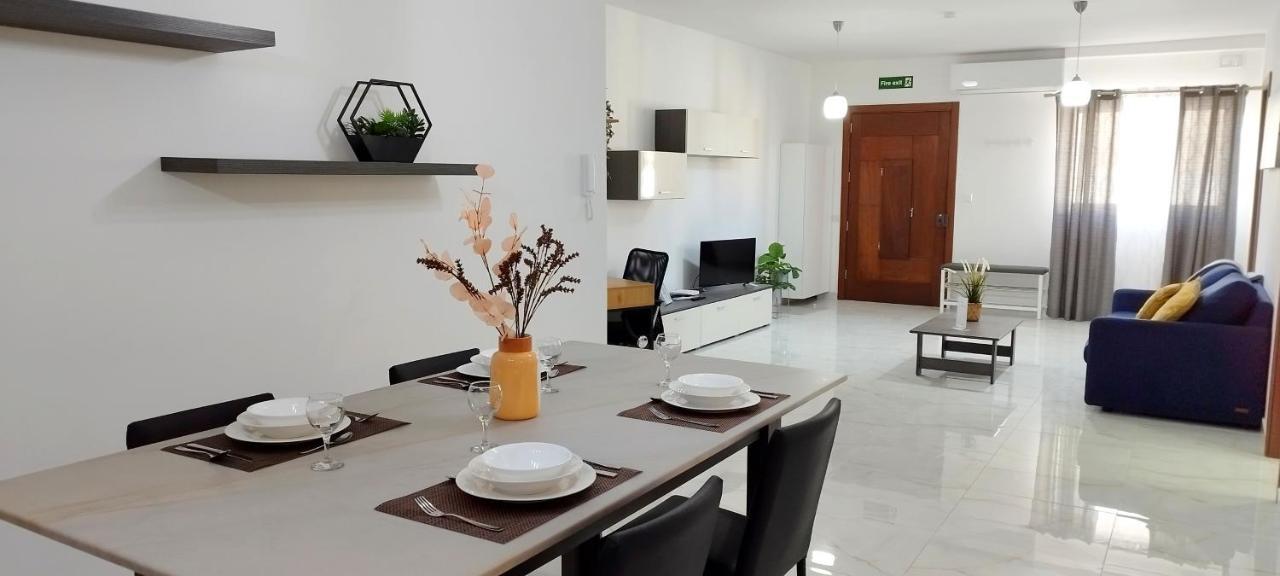 Large And Modern Apartment In The Centre Of Malta Mosta Esterno foto
